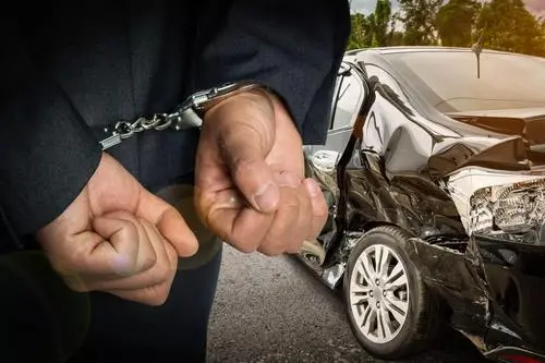 借的车发生交通事故责任怎么承担